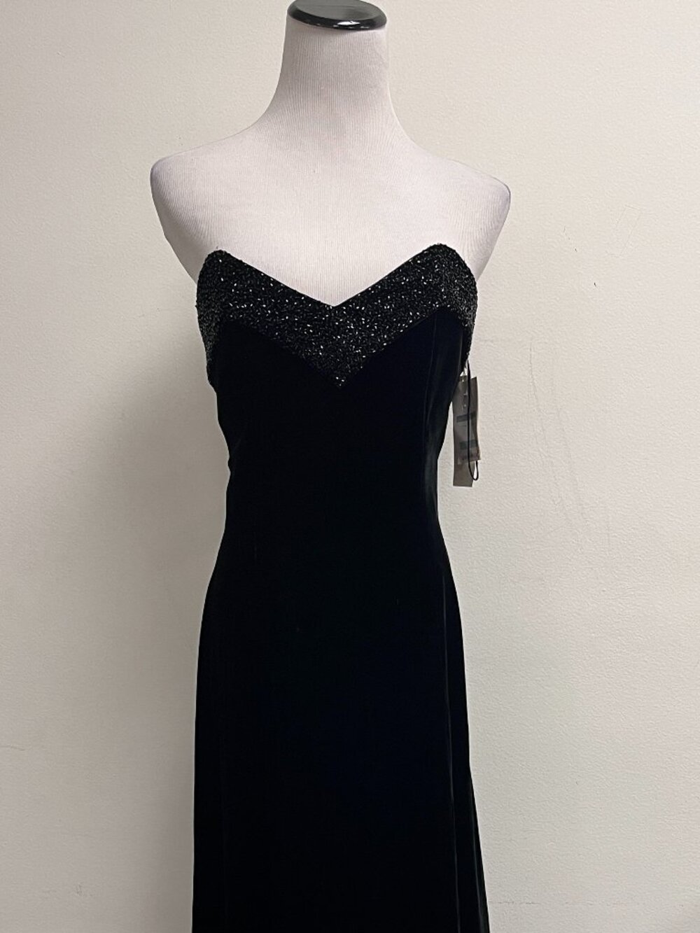 Black Tie velvet beaded Strapless Evening Gown NWT vintage 10